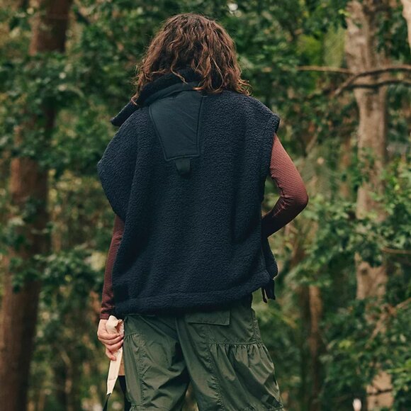 Scout It Out Fleece Vest Color: Black - Picture 2 of 4